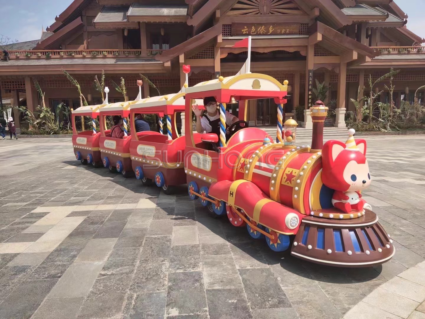 customized trackless train